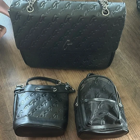 Black Luxury Shoulder Bag with Monogram Design Bundle - Picture 4 of 5